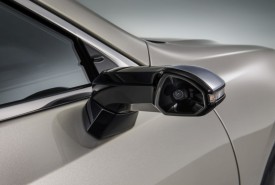Lexus ES Digital Side-View Monitor ©Lexus